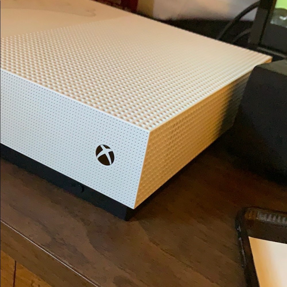 Xbox One S - image 2